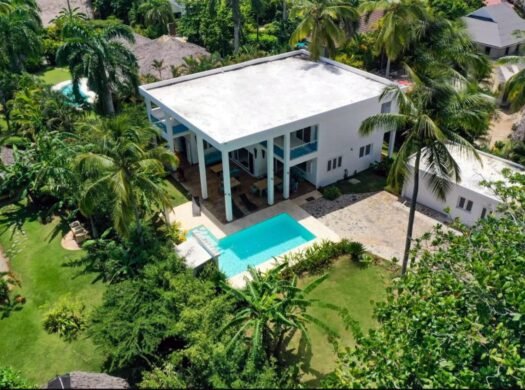White House at Playa Bonita